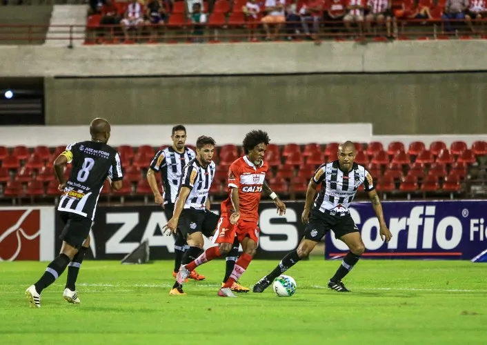 CRB e Tupi se enfrentaram no Estádio Rei Pelé