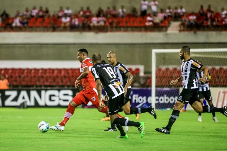 CRB e Tupi se enfrentaram no Estádio Rei Pelé