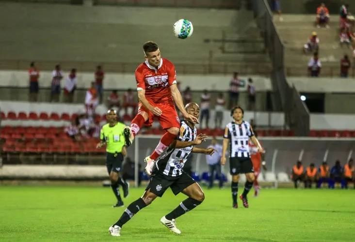 CRB e Tupi se enfrentaram no Estádio Rei Pelé