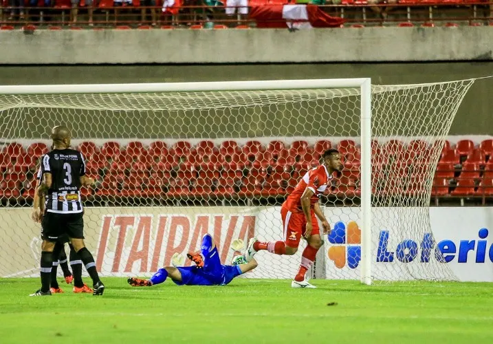 CRB e Tupi se enfrentaram no Estádio Rei Pelé