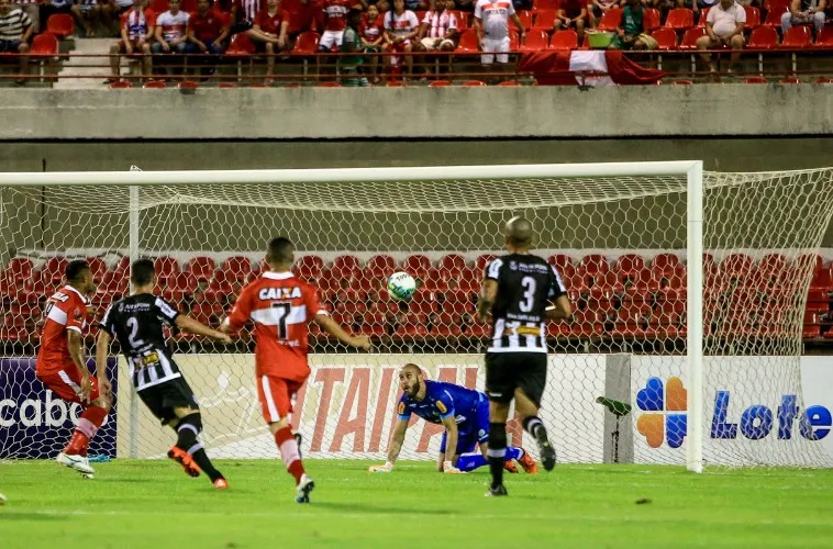 CRB e Tupi se enfrentaram no Estádio Rei Pelé