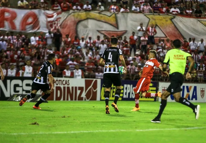 CRB e Tupi se enfrentaram no Estádio Rei Pelé