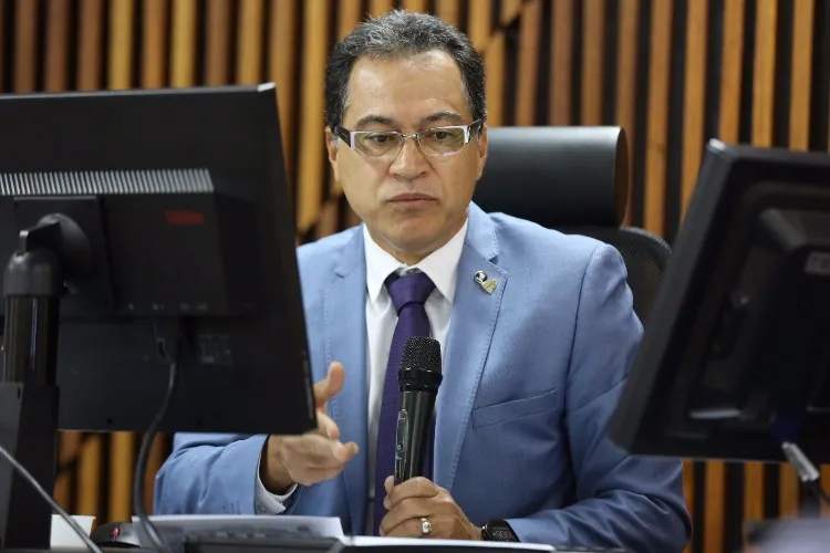 Testemunhas e acusado são ouvidos pelo juiz Geraldo Amorim