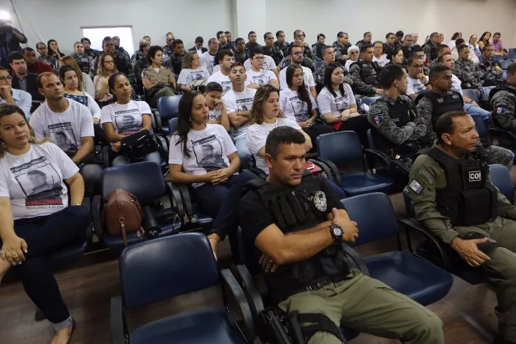Colegas de farda compareceram ao fórum nesta sexta para assistir à audiência