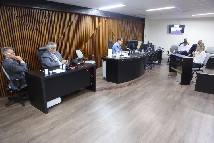 Testemunhas e acusado são ouvidos pelo juiz Geraldo Amorim