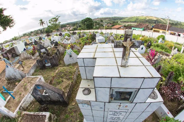Cemitérios públicos de Maceió custam R$ 1 milhão/ano aos cofres públicos