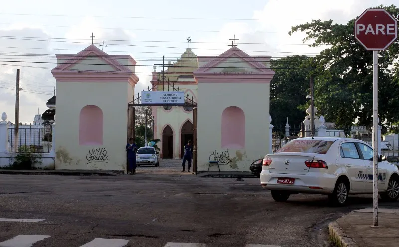 Cemitérios públicos de Maceió custam R$ 1 milhão/ano aos cofres públicos