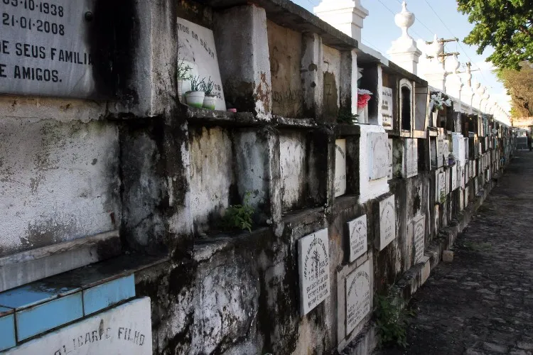 Cemitérios públicos de Maceió custam R$ 1 milhão/ano aos cofres públicos