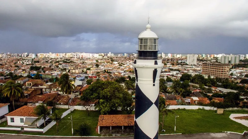 Mesmo com o avanço da tecnologia, os faróis sendo o principal meio de orientação de pescadores
