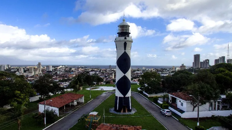 Mesmo com o avanço da tecnologia, os faróis sendo o principal meio de orientação de pescadores