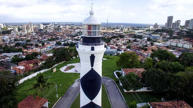 Mesmo com o avanço da tecnologia, os faróis sendo o principal meio de orientação de pescadores