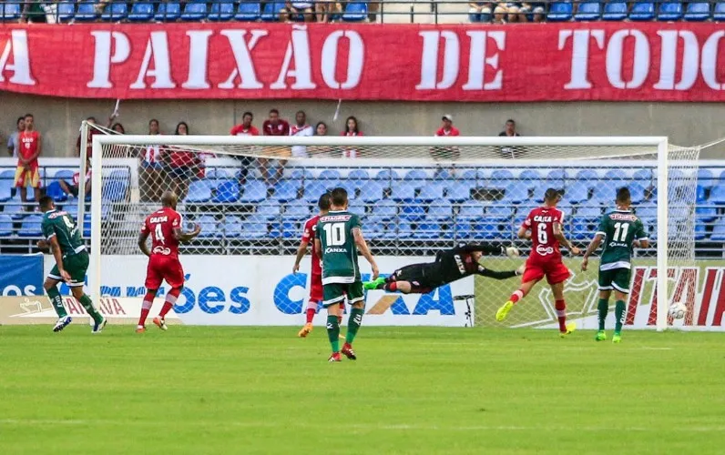 Galo tem início arrasador, marca duas vezes com Neto Baiano, mas vacila em casa