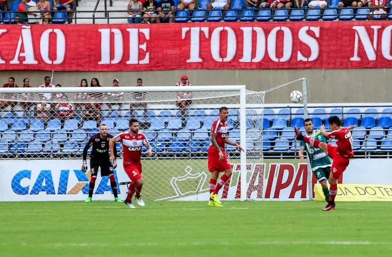 Galo tem início arrasador, marca duas vezes com Neto Baiano, mas vacila em casa