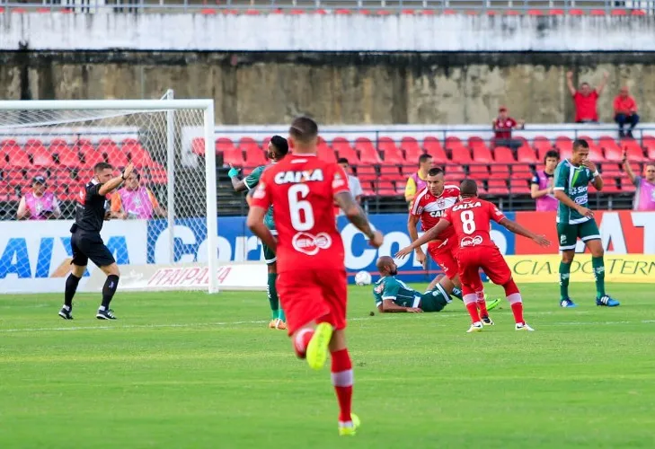 Galo tem início arrasador, marca duas vezes com Neto Baiano, mas vacila em casa