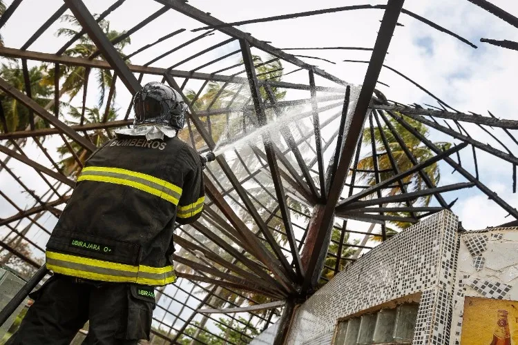Equipes do Corpo de Bombeiros foram acionadas