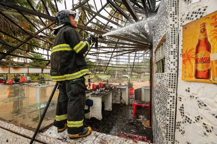 Equipes do Corpo de Bombeiros foram acionadas