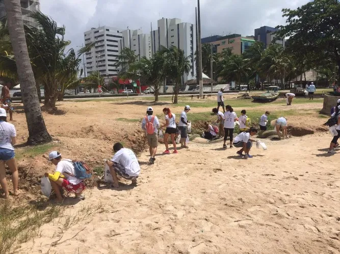 Dia Mundial de Limpeza de Praia é marcado com mutirão