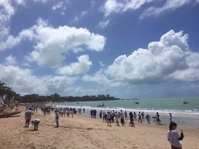 Dia Mundial de Limpeza de Praia é marcado com mutirão