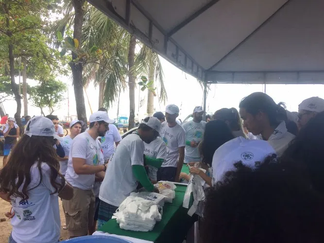 Dia Mundial de Limpeza de Praia é marcado com mutirão
