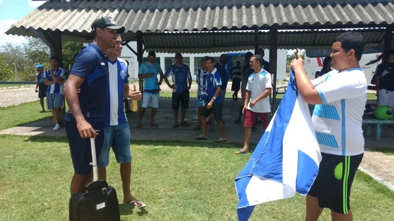 Azulinos recepcionam jogadores 