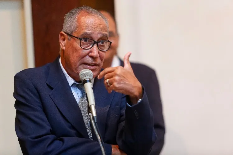 Radialista Arivaldo Maia é homenageado no Prêmio Odete Pacheco 