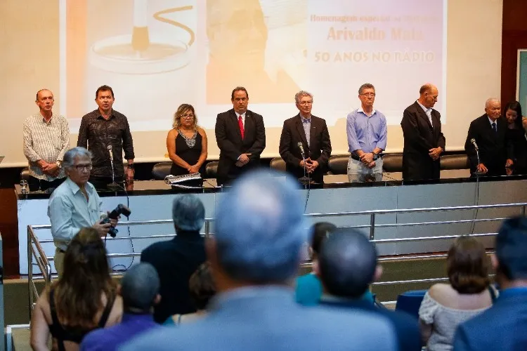 Radialista Arivaldo Maia é homenageado no Prêmio Odete Pacheco 