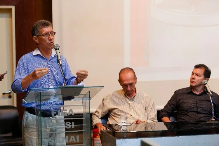 Radialista Arivaldo Maia é homenageado no Prêmio Odete Pacheco 