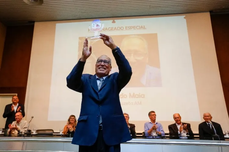 Radialista Arivaldo Maia é homenageado no Prêmio Odete Pacheco 