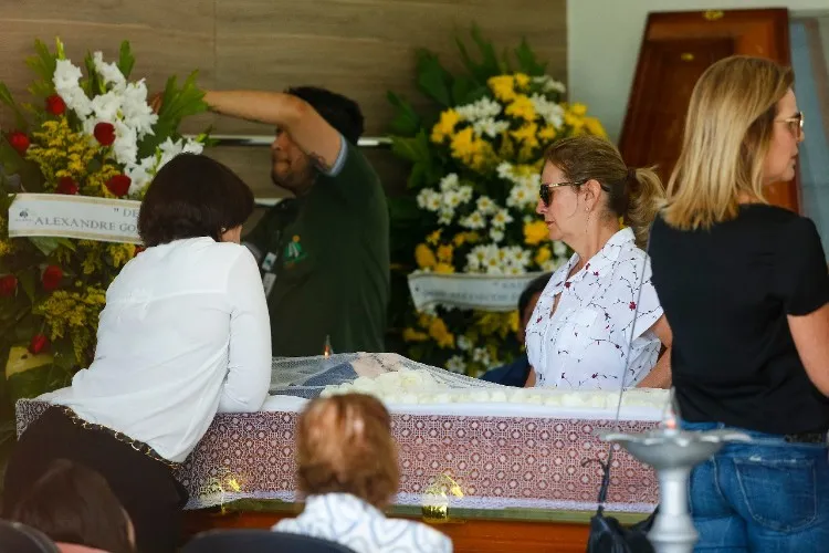 Corpo de Cícero Ferro é velado no Parque das Flores