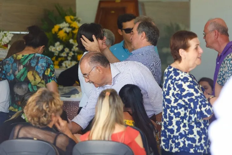 Corpo de Cícero Ferro é velado no Parque das Flores