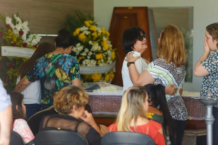 Corpo de Cícero Ferro é velado no Parque das Flores