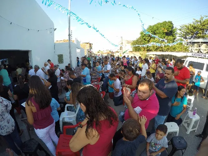 Centenas de fiéis foram às ruas da capital alagoana e do interior para homenagear a santa