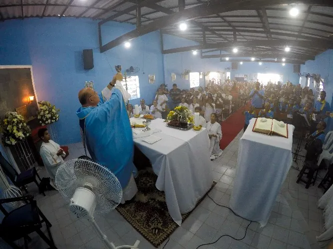 Centenas de fiéis foram às ruas da capital alagoana e do interior para homenagear a santa