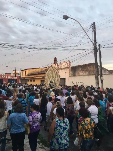 Centenas de fiéis foram às ruas da capital alagoana e do interior para homenagear a santa