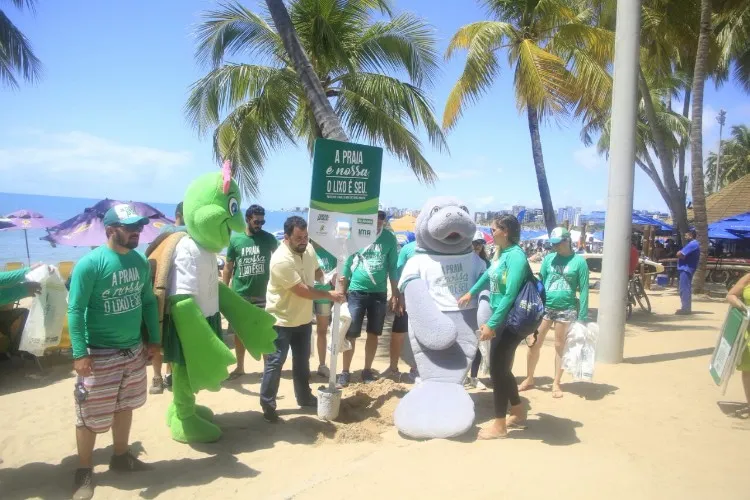 Equipamentos foram retirados pela Prefeitura de Maceió; ação gerou protestos da população