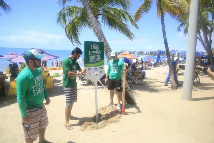 Equipamentos foram retirados pela Prefeitura de Maceió; ação gerou protestos da população