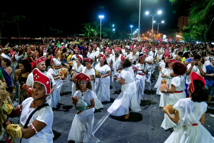 Desfile de blocos abriu as prévias carnavalescas em Alagoas 