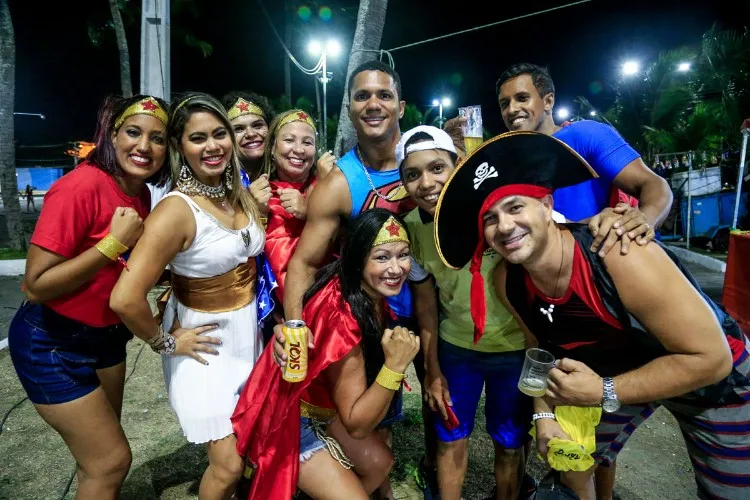 Desfile de blocos abriu as prévias carnavalescas em Alagoas 