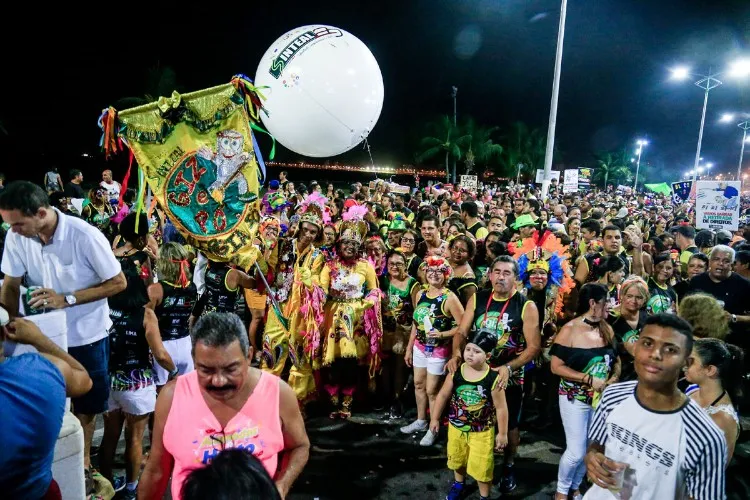 Desfile de blocos abriu as prévias carnavalescas em Alagoas 