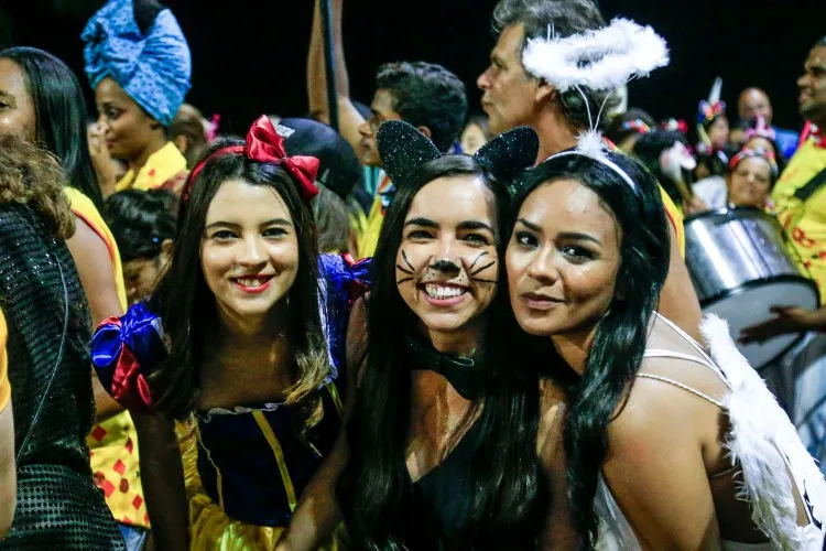 Desfile de blocos abriu as prévias carnavalescas em Alagoas 