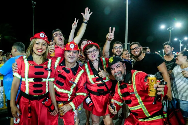 Desfile de blocos abriu as prévias carnavalescas em Alagoas 