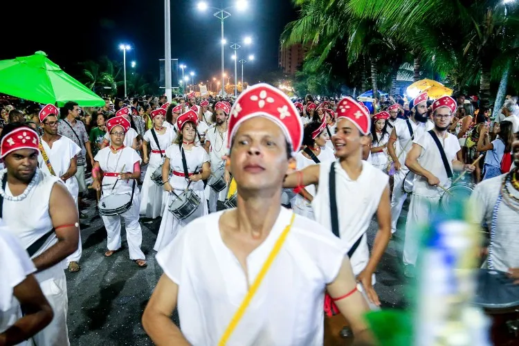 Desfile de blocos abriu as prévias carnavalescas em Alagoas 
