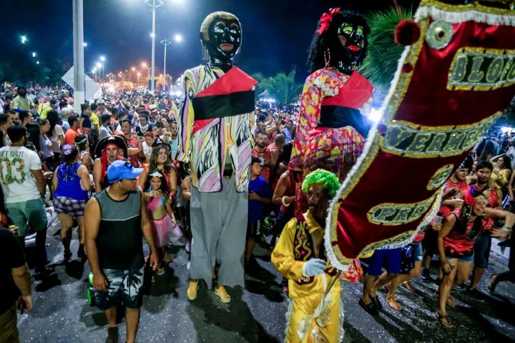 Desfile de blocos abriu as prévias carnavalescas em Alagoas 