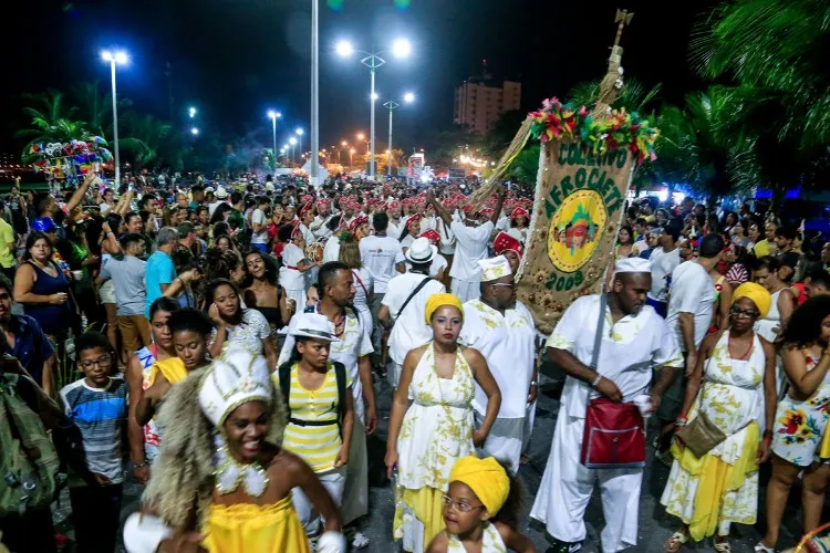 Desfile de blocos abriu as prévias carnavalescas em Alagoas 