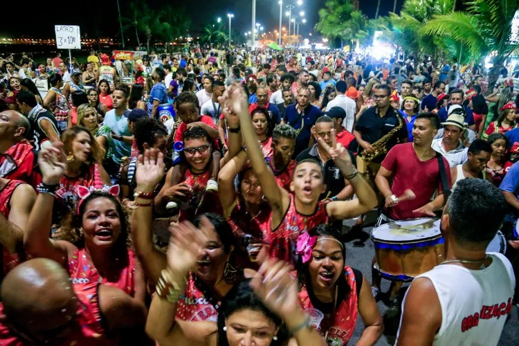 Desfile de blocos abriu as prévias carnavalescas em Alagoas 
