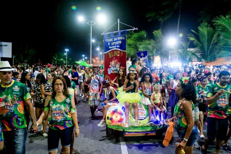Desfile de blocos abriu as prévias carnavalescas em Alagoas 