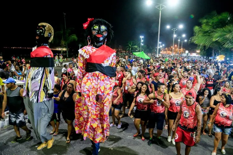 Desfile de blocos abriu as prévias carnavalescas em Alagoas 