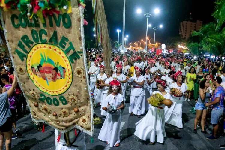 Desfile de blocos abriu as prévias carnavalescas em Alagoas 