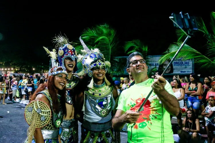 Desfile de blocos abriu as prévias carnavalescas em Alagoas 