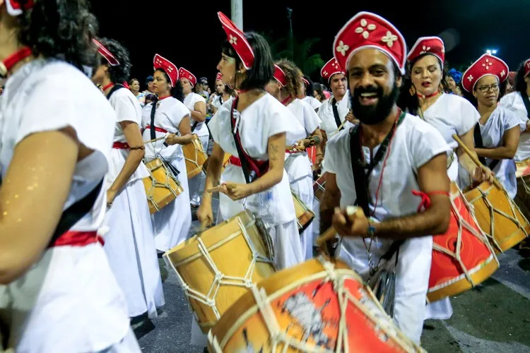 Desfile de blocos abriu as prévias carnavalescas em Alagoas 